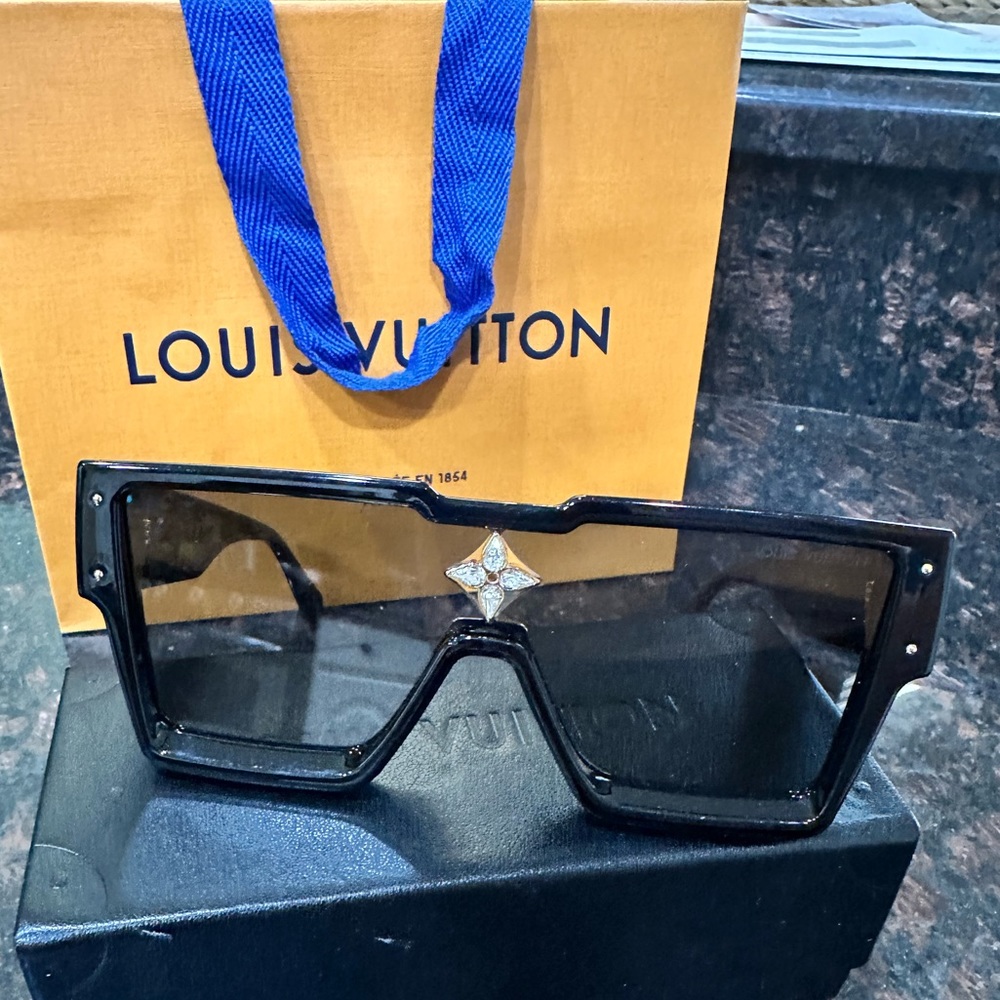Louis Vuitton Cyclone sunglasses